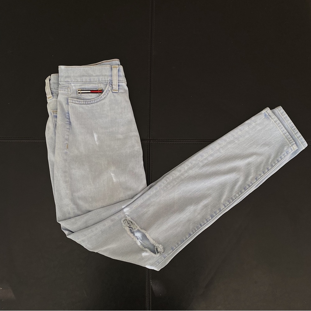 Tommy Hilfiger Light Wash High Rise Ripped Skinny Jeans | Size 0